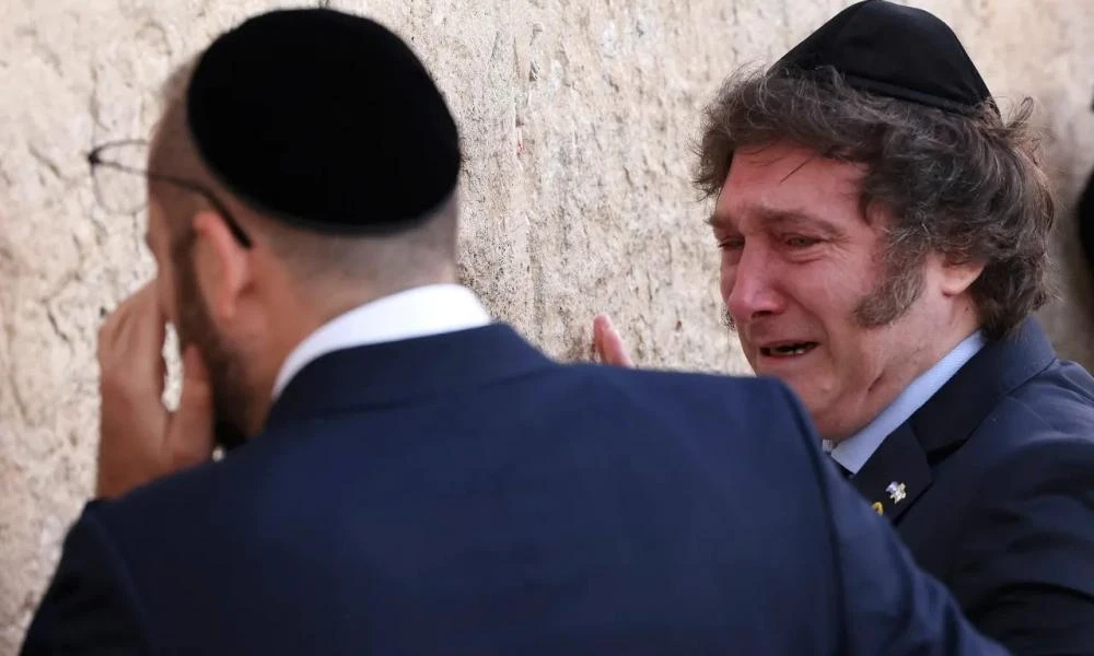 Ξέσπασε σε κλάματα ο πρόεδρος της Αργεντινής στον Τοίχο των Δακρύων στην Ιερουσαλήμ